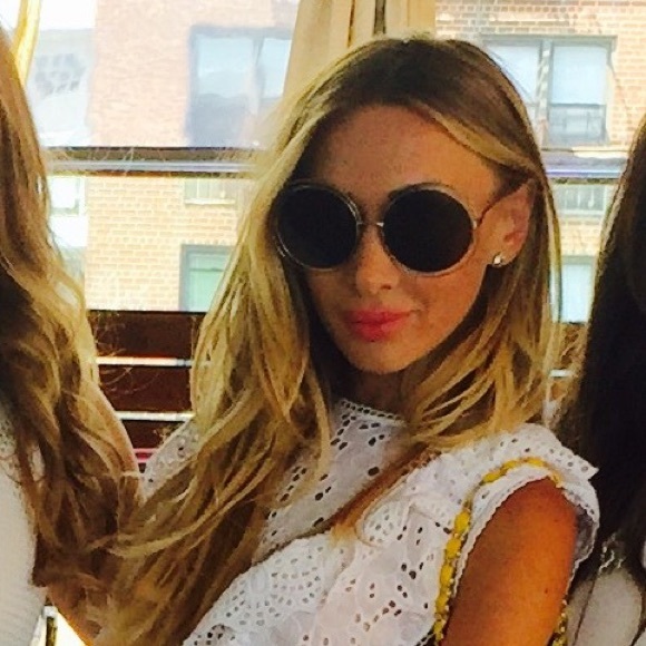 Meet your Posher, Yelena - Picture 1 of 1